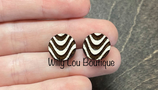 Wavy Lines Circle Stud Earrings