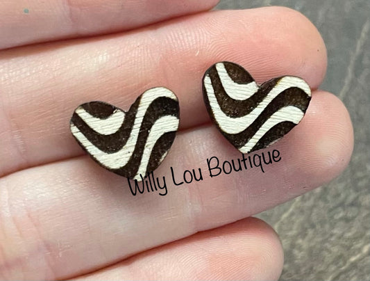 Wavy Lines Heart Stud Earrings